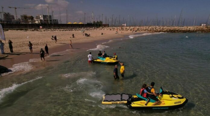 L’été continue à Ashdod : les sauveteurs restent en poste jusqu’à fin novembre !