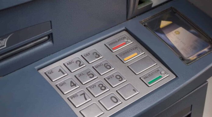 Vers une rupture progressive avec l’argent liquide en Israël ? Une hausse de 11,5 % des paiements par carte