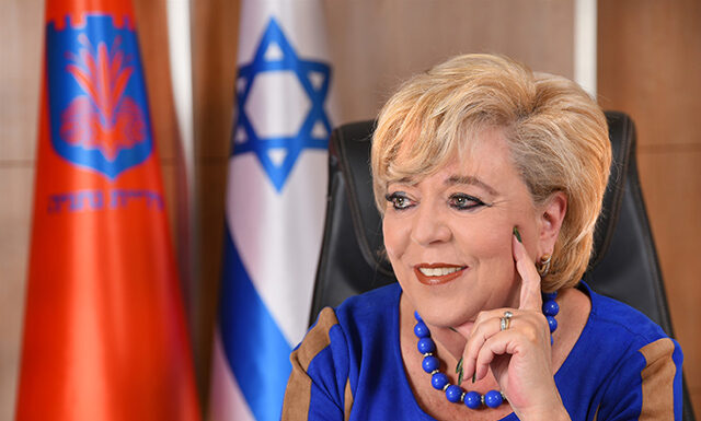 Le maire d’Ashdod rend hommage à la maire de Netanya, Miriam Feierberg Icher, décédée vendredi