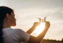 Une loi qui change des vies : la limite d’âge des familles d’accueil enfin supprimée