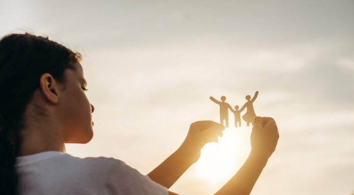 Une loi qui change des vies : la limite d’âge des familles d’accueil enfin supprimée