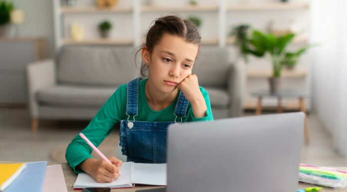 Le ministère de l’Éducation prolonge l’enseignement à distance pour cette semaine