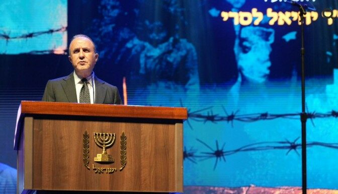 Discours du maire lors de la cérémonie de Yom HaShoah : « Ashdod rend hommage aux survivants et renouvelle son serment : plus jamais ça »