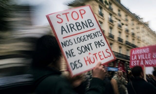 Copropriété : un tribunal autorise les locations Airbnb, une jurisprudence à surveiller