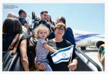 Plus de 5 800 nouveaux immigrants attendus cet été : Israël se prépare à une importante vague d’alyah en provenance de France et d’Amérique du Nord