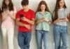 Les écrans accélèrent le vieillissement de la peau : le phénomène du « Tech Neck » touche de plus en plus de jeunes en Israël