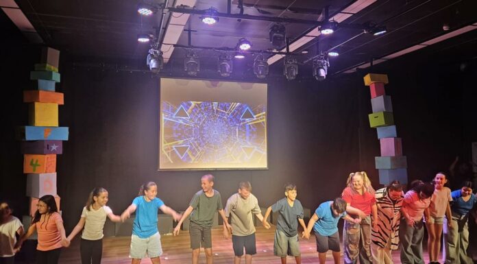 La troupe d’enfants du Théâtre Bramouza a conquis les scènes d’Ashdod cet été- les inscriptions c’est maintenant !!!