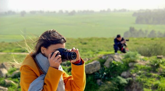 Un cours de photographie pour débutants au centre communautaire Safra d’Ashdod