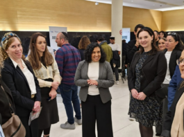 Faire son aliyah avec un emploi en perspective : des recruteurs israéliens à la rencontre des Français à Paris